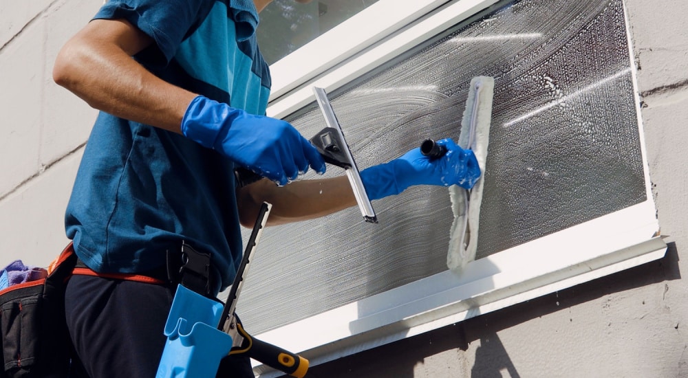 Professionelle Fensterreinigung in München für Privathaushalte und Gewerbe