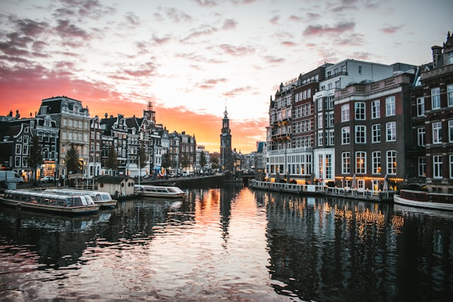 From Dhaka to Amsterdam: Your Ultimate Guide to Dutch Delights and Canal Cruises