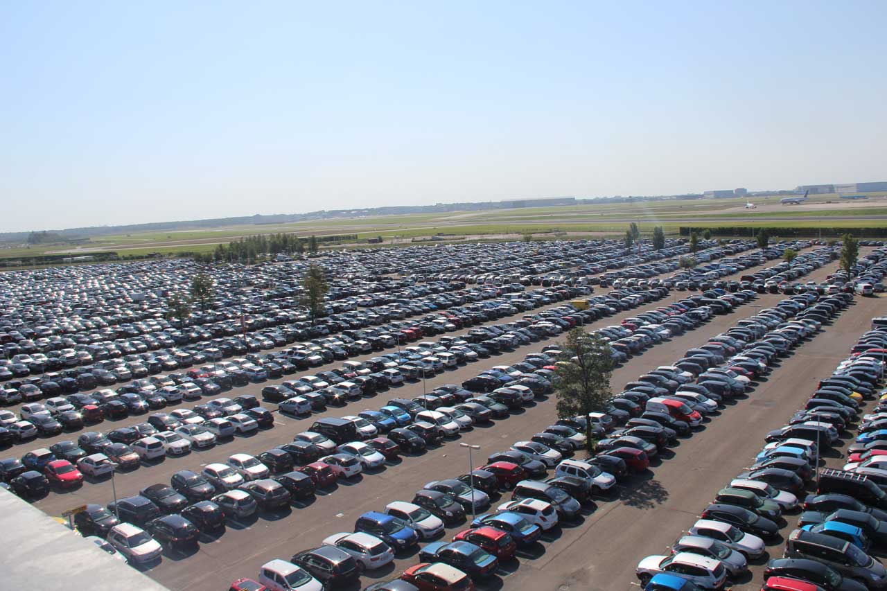 De Beste Tijd om te Boeken: Wanneer Moet je Parkeren bij Schiphol Vergelijken?