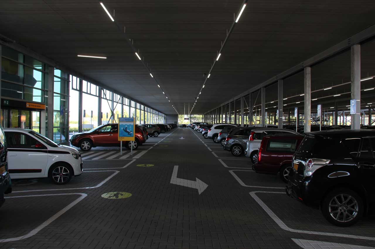 Hoe Vergelijk je Duurzame Parkeeropties bij Schiphol?