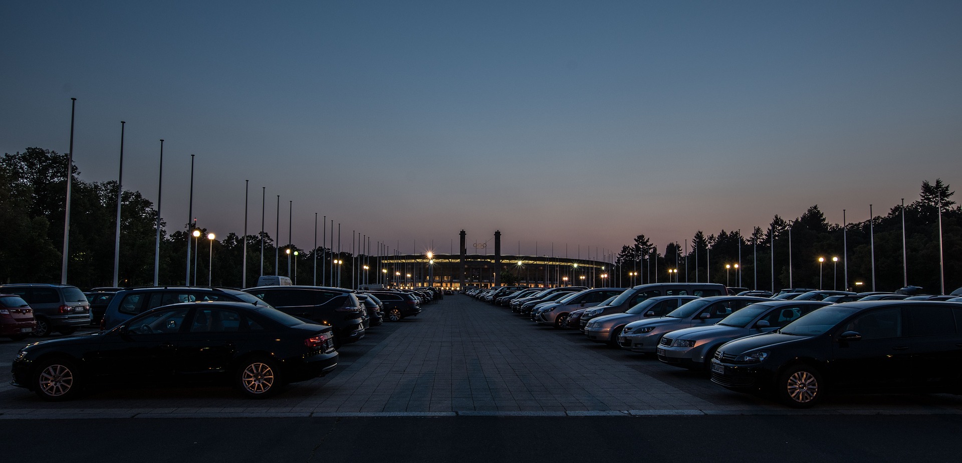 Parkeren bij Schiphol: Hoe Vergelijk je Prijzen en Services Efficiënt?