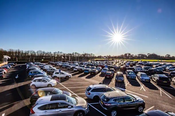 Parkeren bij Schiphol: Hoe Vergelijk je Prijzen en Services Efficiënt?