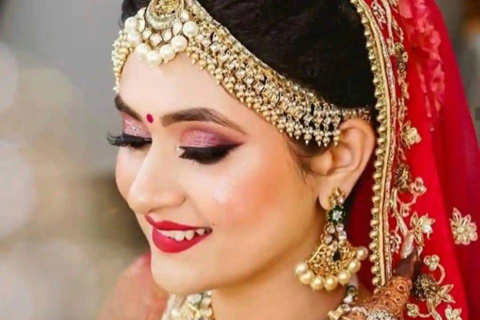 Freelance makeup artists in Delhi
