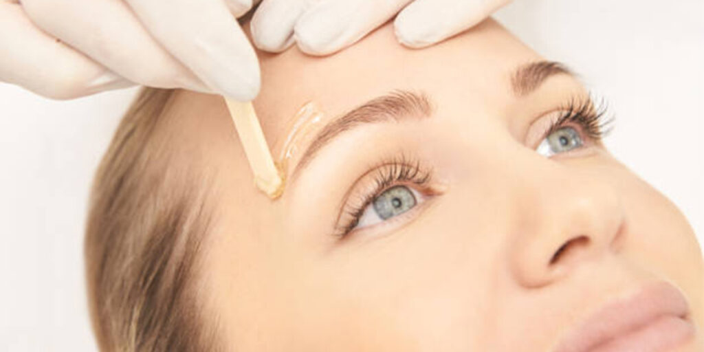 Eyebrow-Waxing