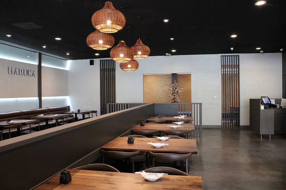 Restaurant tables in Los Angeles