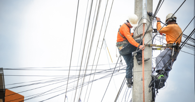 How to Choose the Right Electrician for Large-Scale Projects