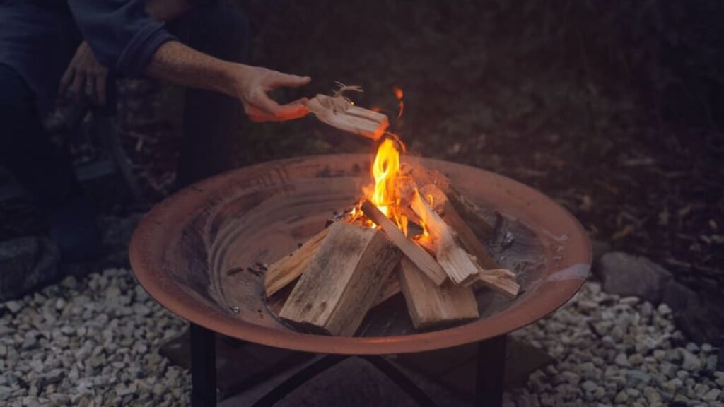 how-rustic-fire-pits-differ-from-modern-fire-pits