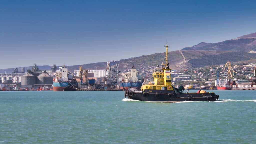 A Day in the Life of a Tugboat Crew