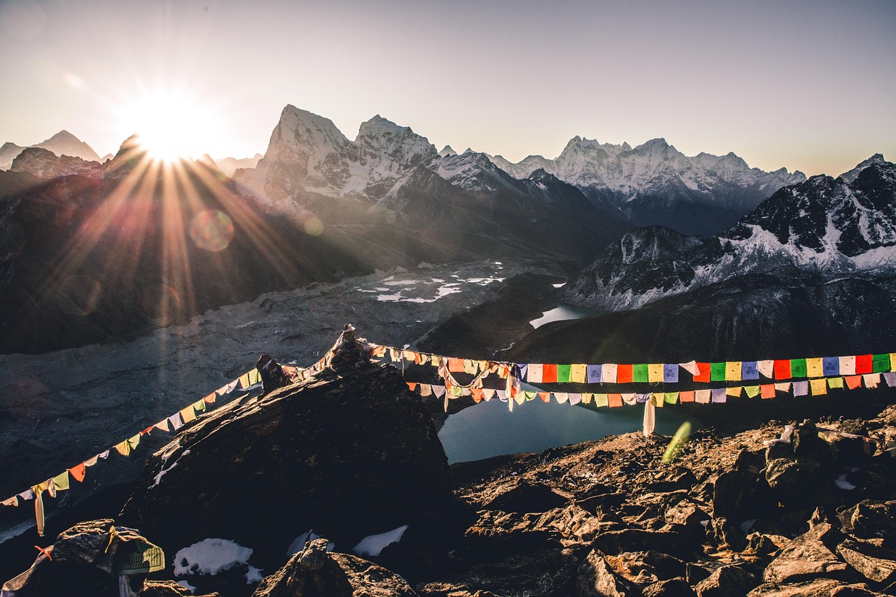 Sunrise from Gokyo Ri – where the Himalayas glow in gold and the lakes mirror the sky