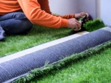 How to Maintain Artificial Grass in Jaipur’s Climate for Long-Lasting Beauty
