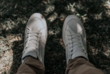 La Elegancia Atemporal de las Zapatillas Blancas