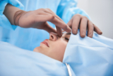 كيف يمكن لعملية تجميل الأنف أن تعزز تناسق وجهك