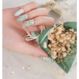 What should be used to remove gel nail polish？